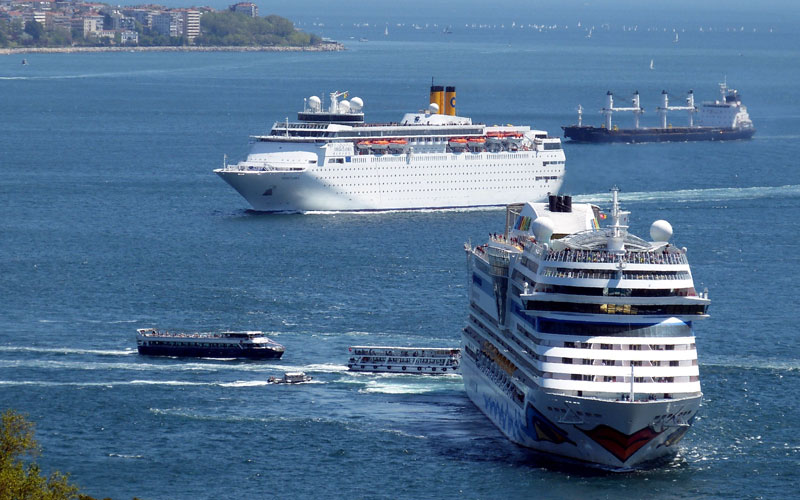 Istanbul cruise ships