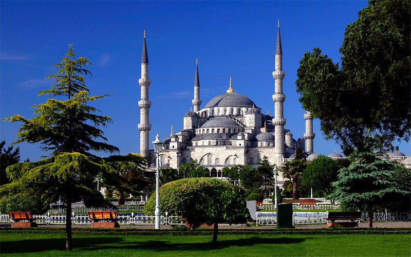 The glory of the history of Istanbul with the name of Sultan Ahmed Mosque