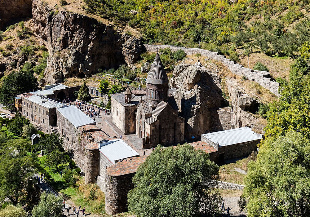 Monasterio-de-Geghard-Armenia